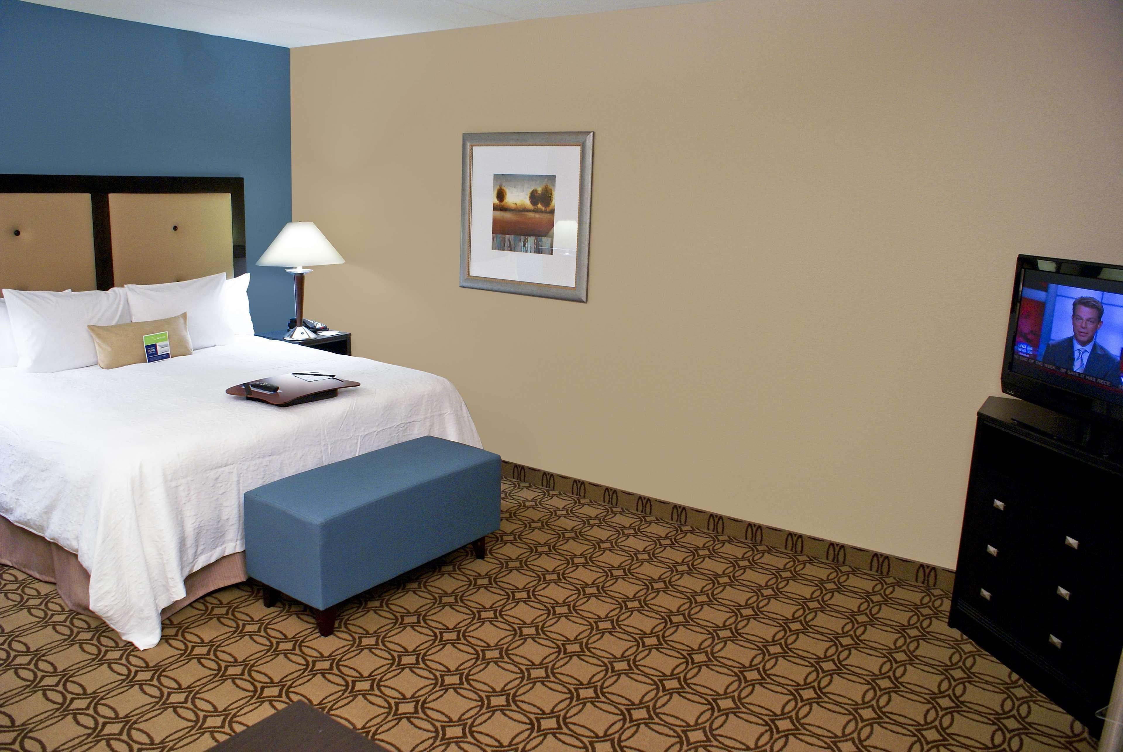 Hampton Inn & Suites Charlotte-Airport Værelse billede
